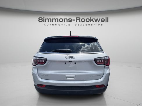 Used 2025 Jeep Compass Limited AWD/4WD image 3
