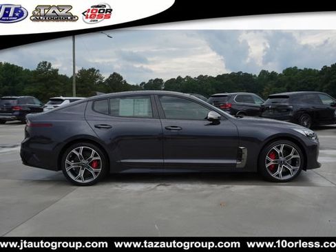 Used 2020 Kia Stinger GT1 RWD image 9