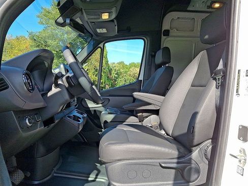 Used 2025 Mercedes-Benz Sprinter 2500 image 13