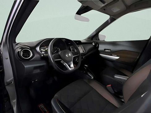 Used 2020 Nissan Kicks SR FWD image 17