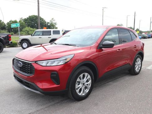 Certified 2025 Ford Escape Active FWD image 3