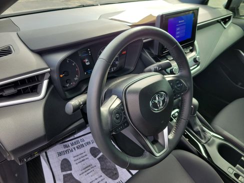 Used 2025 Toyota Corolla SE image 18