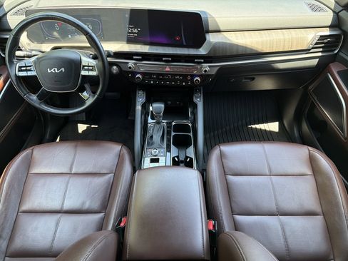 Used 2024 Kia Telluride EX w/ EX Captain's Chair Package AWD/4WD image 3