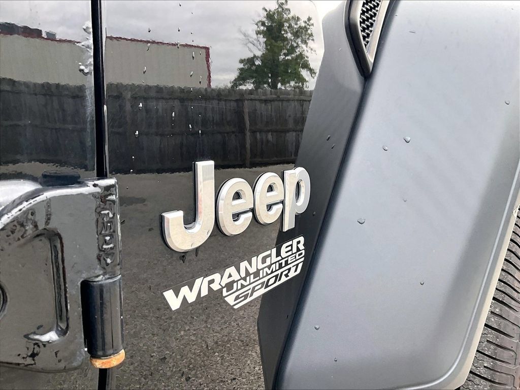 Used 2018 Jeep Wrangler Unlimited Sport S AWD/4WD image 8