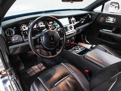 Used 2015 Rolls-Royce Wraith image 31