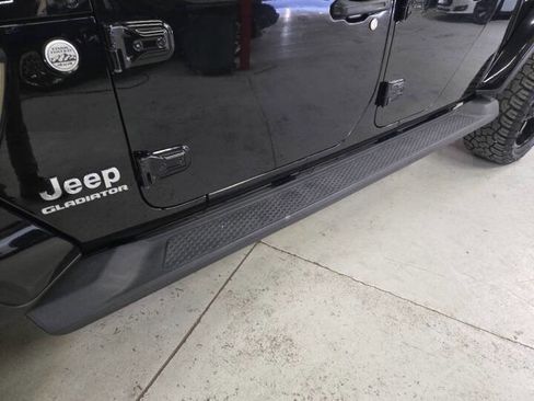 Used 2020 Jeep Gladiator Overland image 9