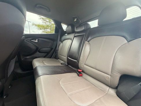 Used 2011 Hyundai Tucson Limited FWD image 6