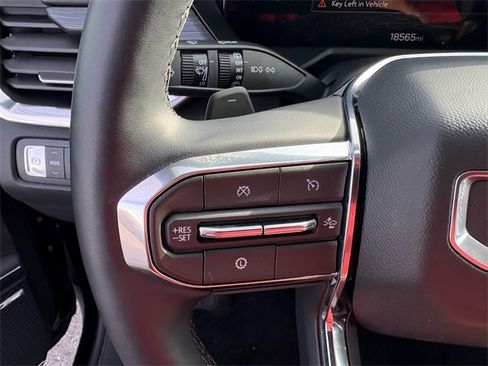 Used 2025 GMC Acadia Elevation image 8