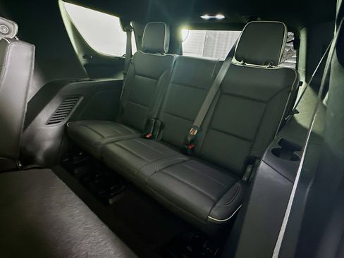 Used 2024 GMC Yukon SLT image 30