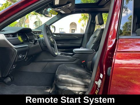 Certified 2024 Jeep Grand Cherokee Altitude image 18