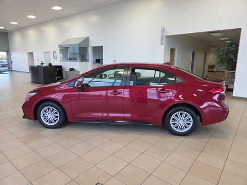 Used 2024 Toyota Corolla SE image 9