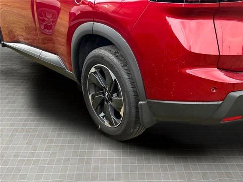 Used 2025 Nissan Rogue SV FWD image 21