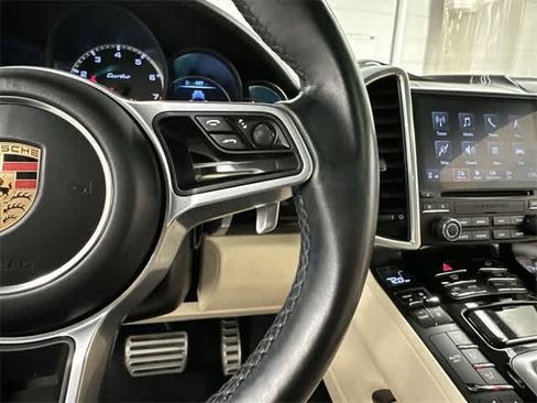 Used 2017 Porsche Cayenne Turbo image 10
