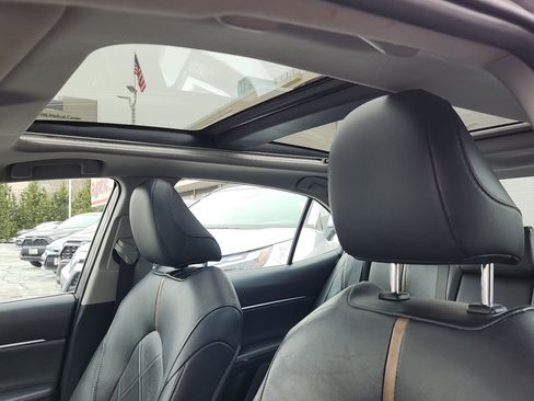 Used 2019 Toyota Camry XLE image 19