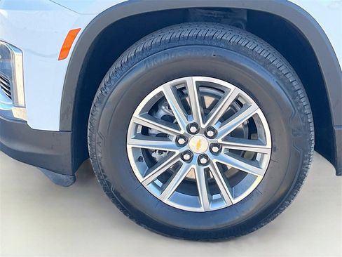 Used 2023 Chevrolet Traverse LT image 32
