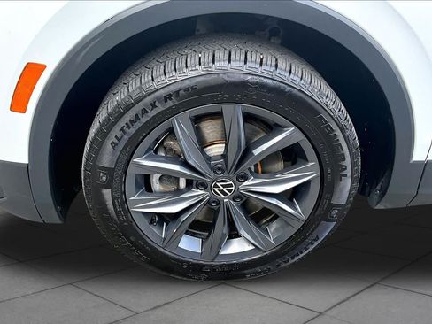 Used 2022 Volkswagen Tiguan SE AWD/4WD image 11