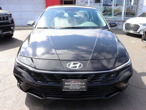 Used 2025 Hyundai Elantra SEL FWD image 8