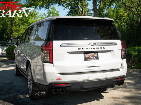 Used 2023 Chevrolet Suburban High Country AWD/4WD image 3