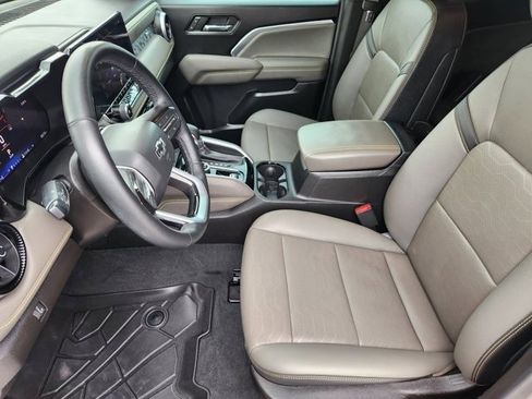 Used 2024 Chevrolet Colorado ZR2 w/ ZR2 Convenience Package III image 11