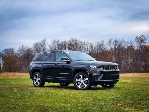 New 2025 Jeep Grand Cherokee Limited image 2