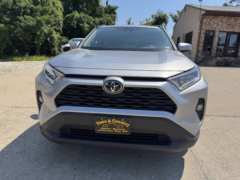 Used 2020 Toyota RAV4 XLE FWD image 2