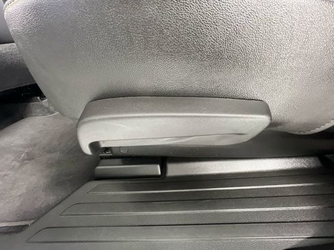 Used 2023 Chevrolet Traverse LT image 35