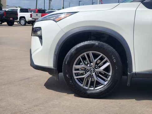 Used 2024 Nissan Rogue S image 8
