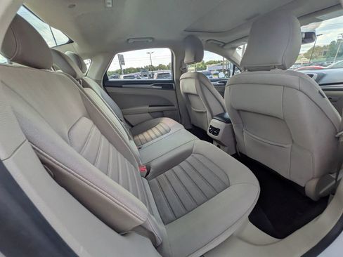 Used 2019 Ford Fusion SE FWD image 34