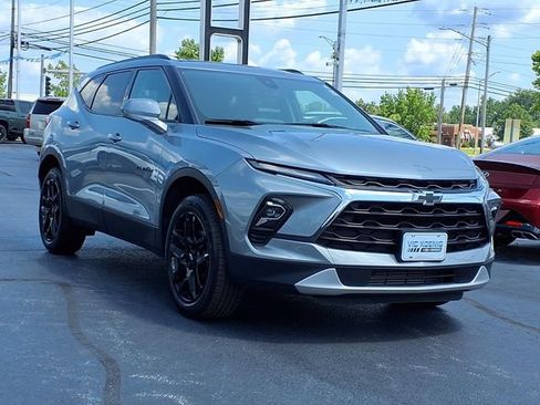 Used 2024 Chevrolet Blazer LT w/ Convenience Package FWD image 2