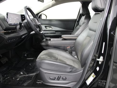 Used 2023 Nissan Ariya FWD image 12
