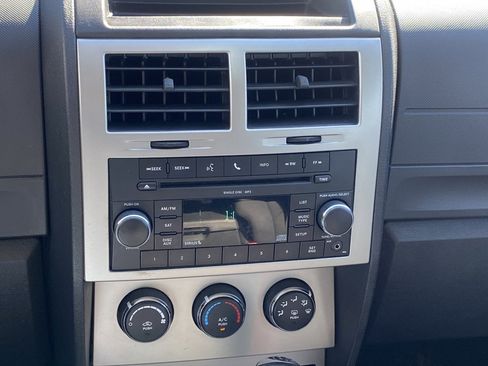 Used 2011 Dodge Nitro SE image 14