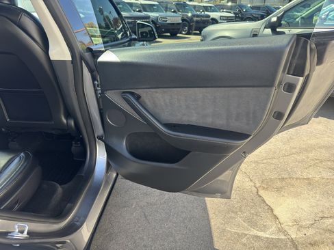 Used 2025 Tesla Model Y Long Range AWD/4WD image 18