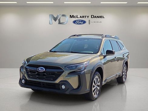 Used 2024 Subaru Outback Premium AWD/4WD image 2
