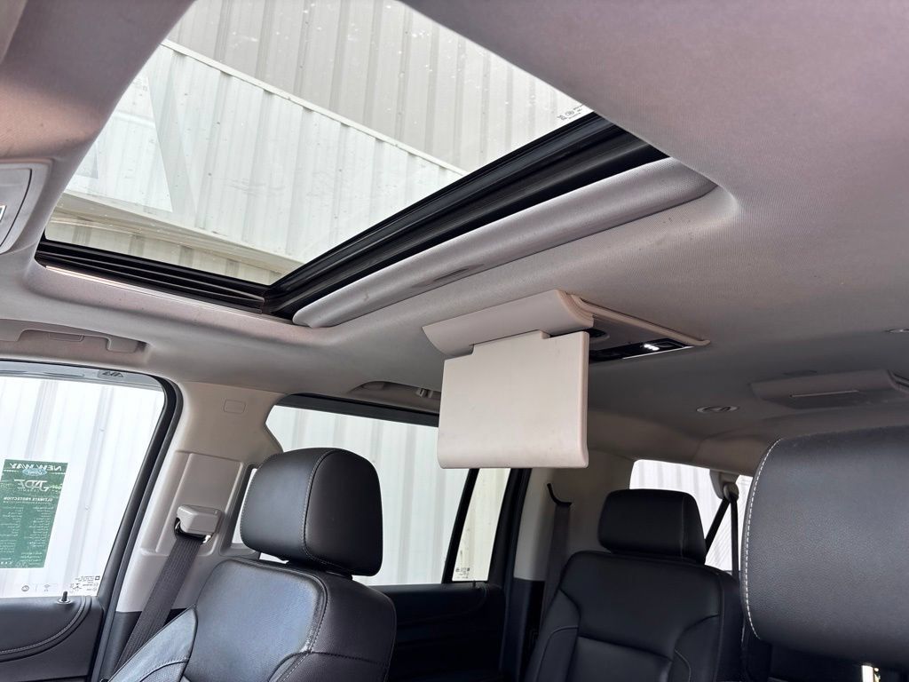 Used 2020 Chevrolet Suburban Premier AWD/4WD image 11