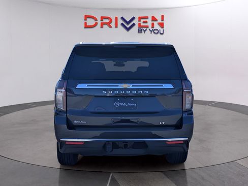 Used 2023 Chevrolet Suburban LT image 4
