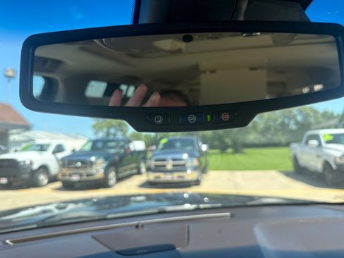 Used 2018 Chevrolet Suburban Premier AWD/4WD image 38
