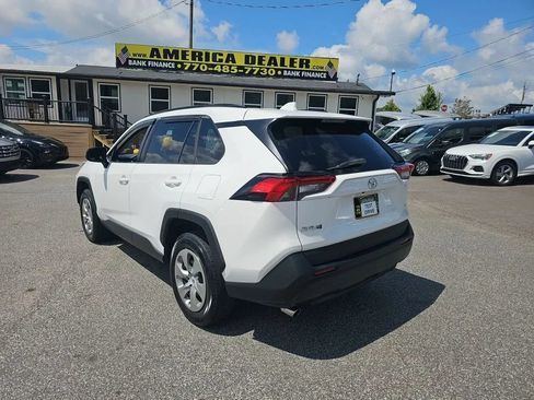 Used 2021 Toyota RAV4 LE FWD image 3
