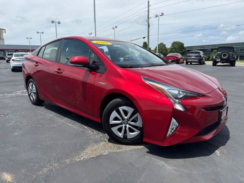 Used 2016 Toyota Prius Four FWD image 2