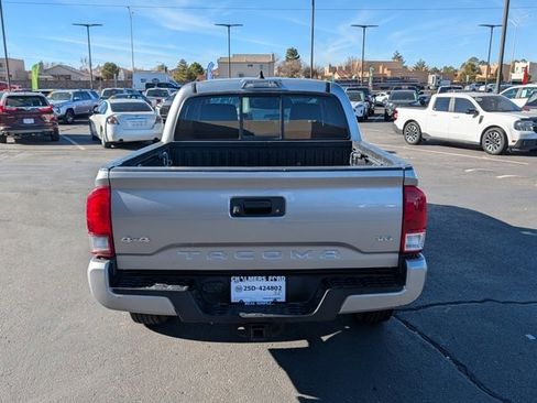 Used 2020 Toyota Tacoma SR image 5