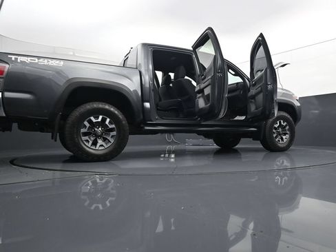 Used 2020 Toyota Tacoma TRD Off-Road AWD/4WD image 39