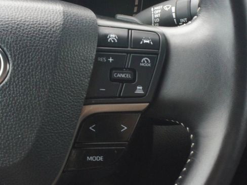 Used 2025 Toyota Camry SE FWD image 10