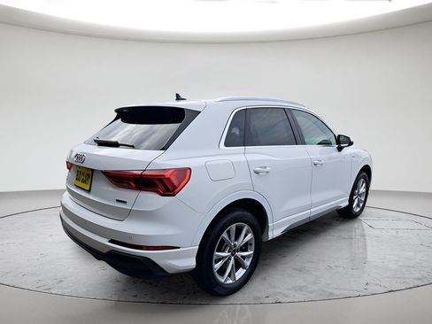 Used 2024 Audi Q3 2.0T Premium AWD/4WD image 3