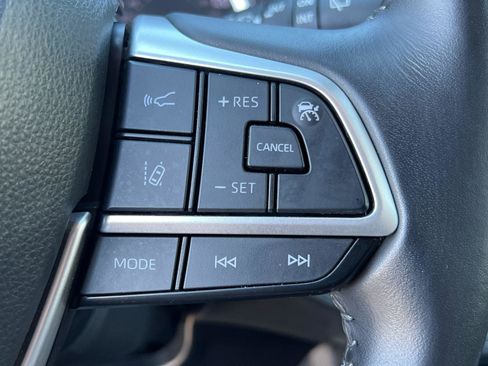 Used 2024 Toyota Highlander XSE image 25