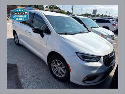 Certified 2025 Chrysler Pacifica Select