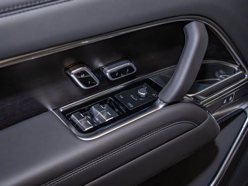 New 2026 Land Rover Range Rover SE image 14