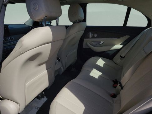 Used 2022 Mercedes-Benz E 350 4MATIC Sedan image 9