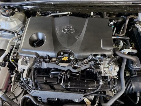 Used 2022 Toyota Camry SE w/ Convenience Package FWD image 39