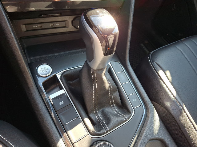 Used 2024 Volkswagen Tiguan SE R-Line AWD/4WD image 15