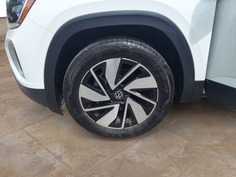 Used 2024 Volkswagen Atlas SE image 28