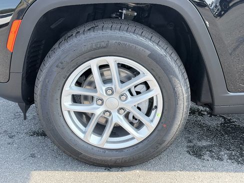 New 2026 Jeep Grand Cherokee Laredo RWD image 32